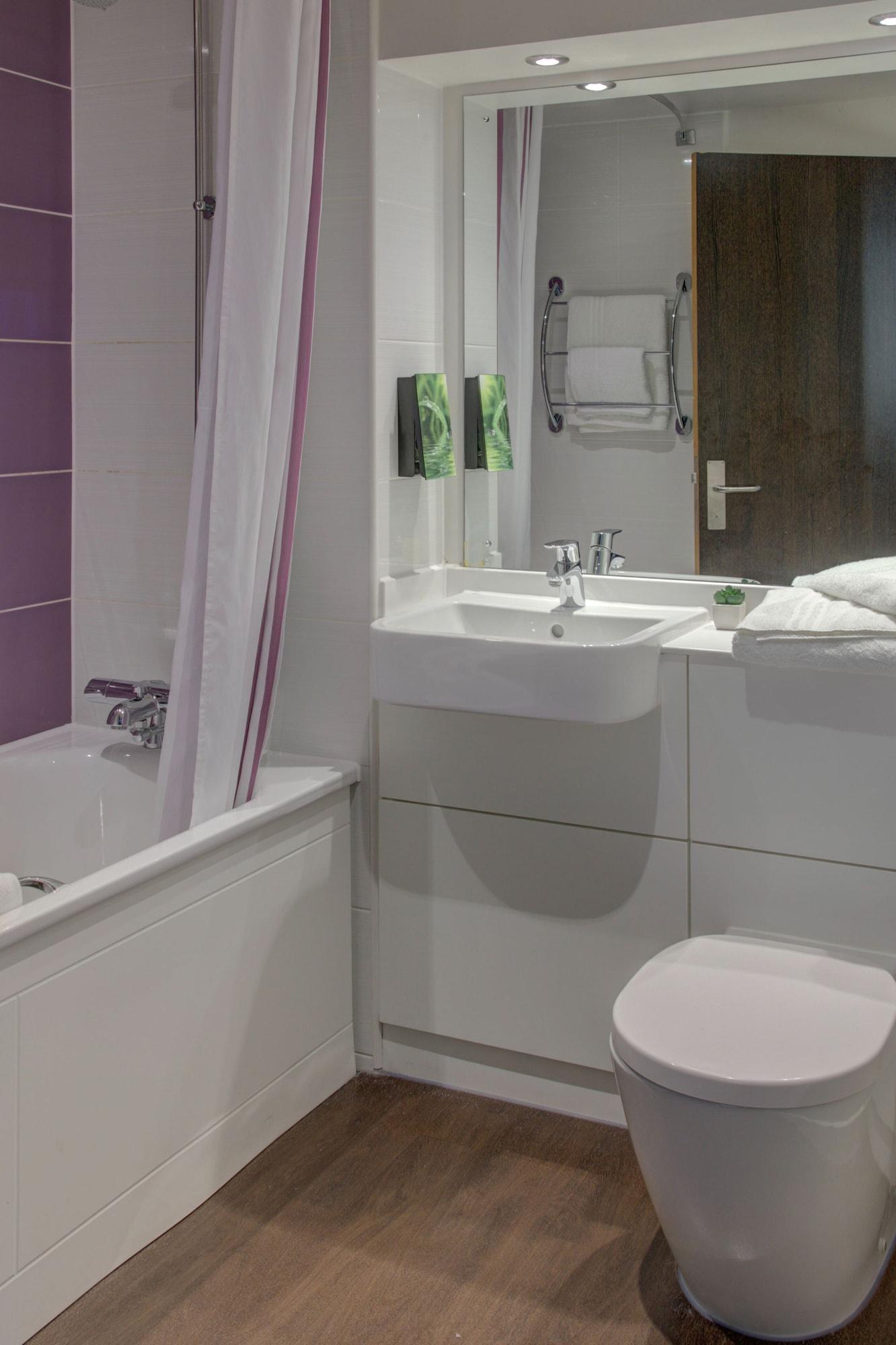 Premier Inn Huddersfield West Εξωτερικό φωτογραφία