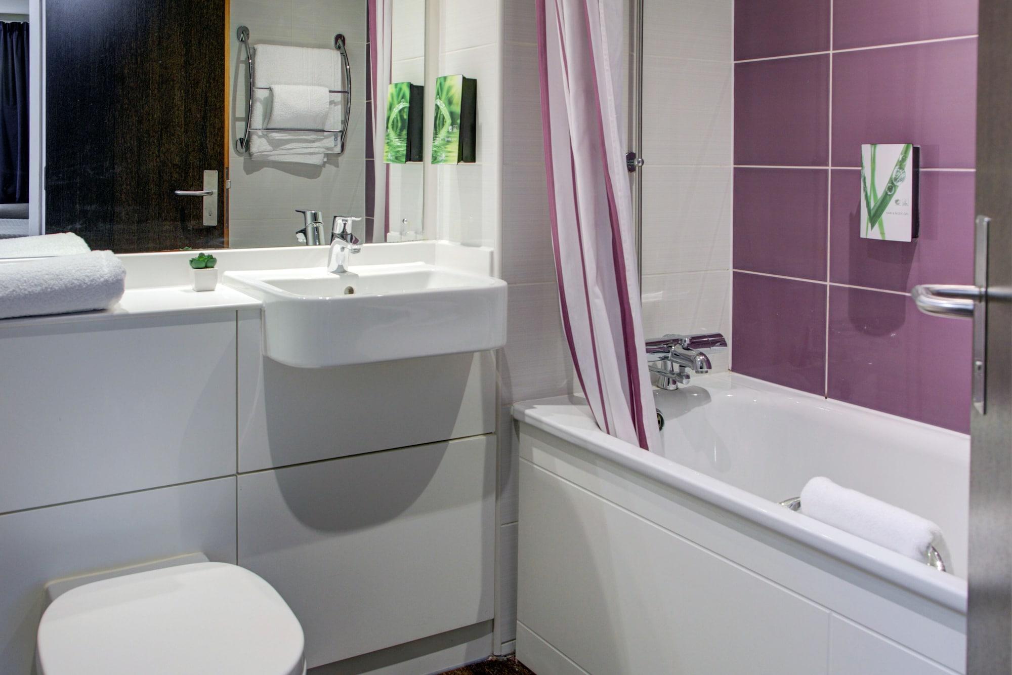 Premier Inn Huddersfield West Εξωτερικό φωτογραφία