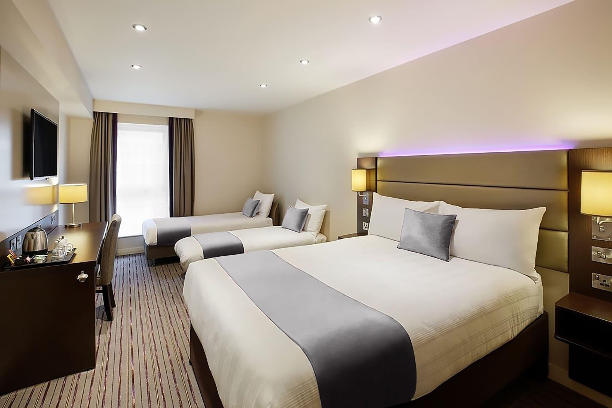 Premier Inn Huddersfield West Εξωτερικό φωτογραφία