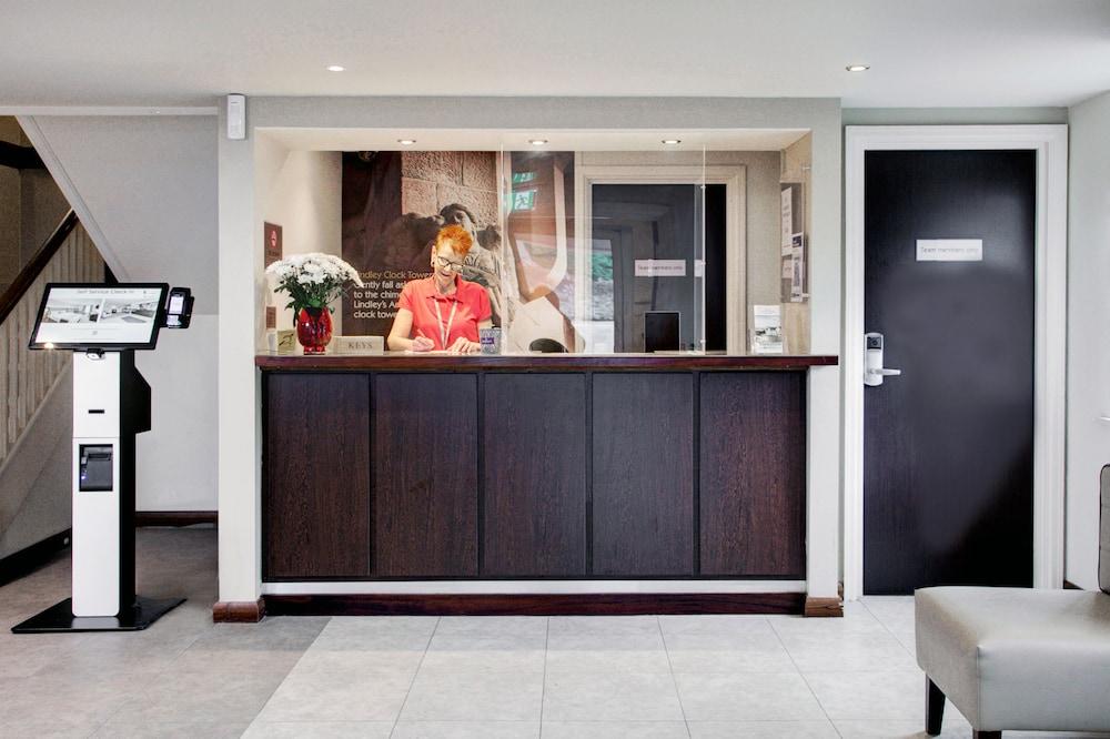 Premier Inn Huddersfield West Εξωτερικό φωτογραφία