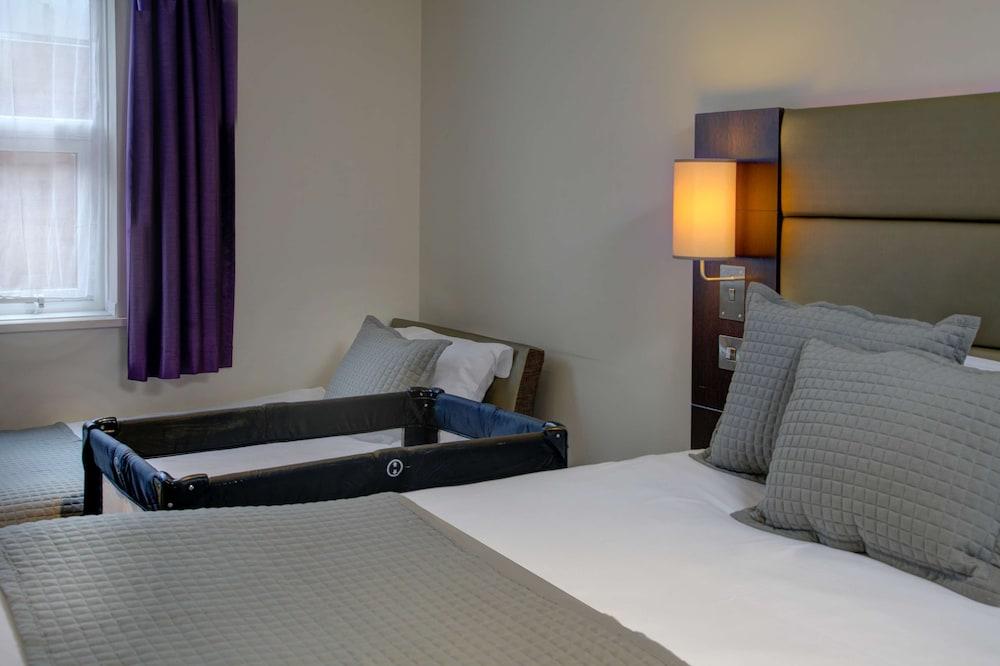 Premier Inn Huddersfield West Εξωτερικό φωτογραφία