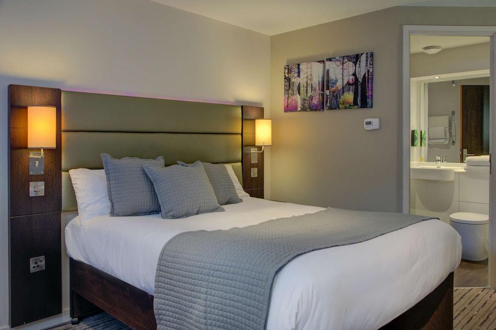 Premier Inn Huddersfield West Εξωτερικό φωτογραφία