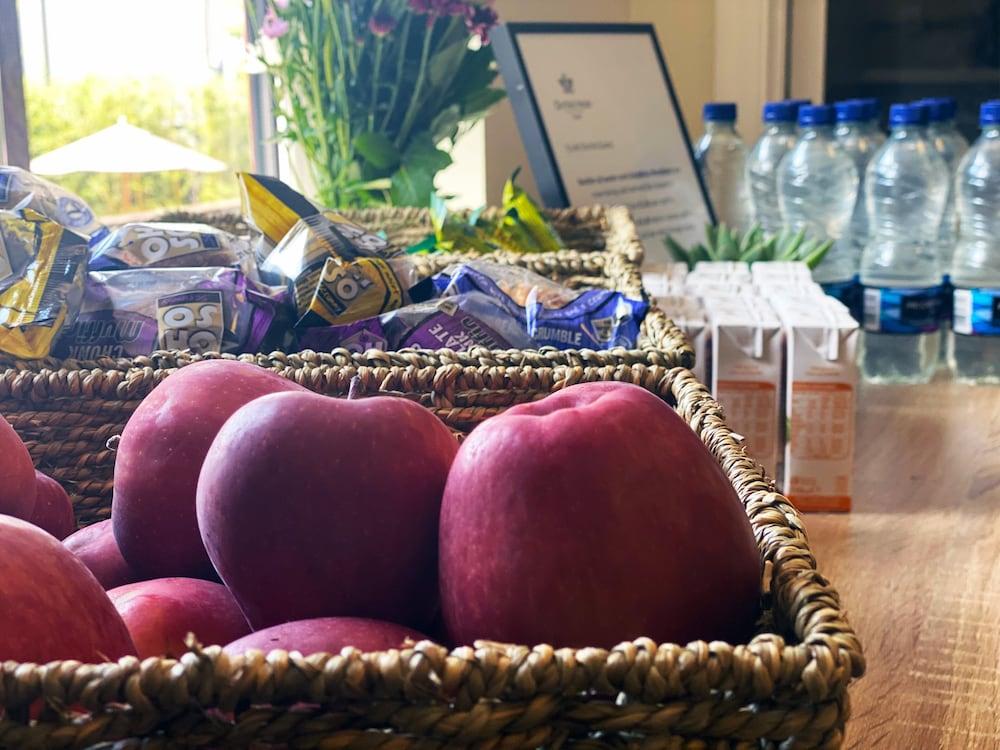 Premier Inn Huddersfield West Εξωτερικό φωτογραφία