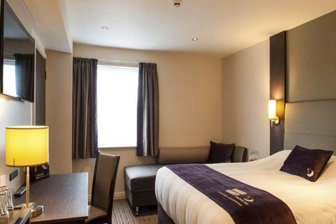 Premier Inn Huddersfield West Εξωτερικό φωτογραφία
