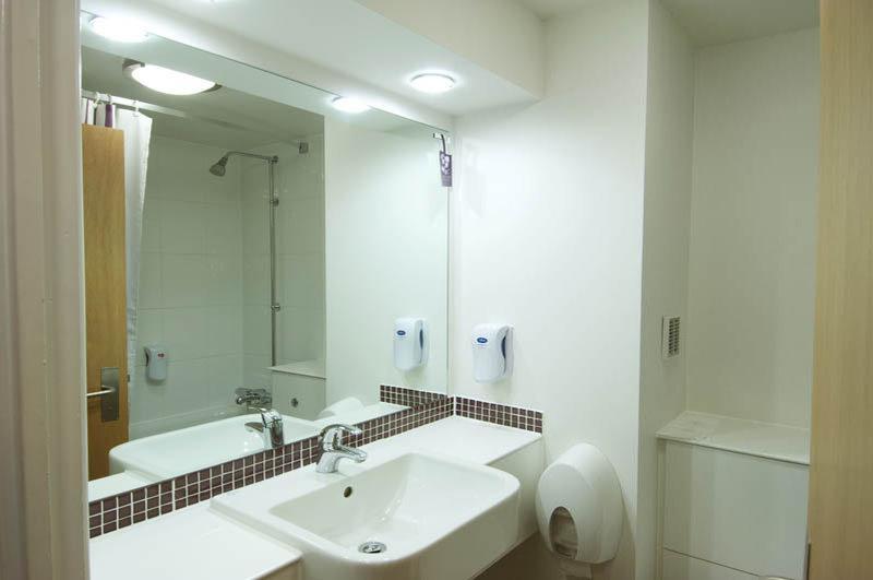 Premier Inn Huddersfield West Εξωτερικό φωτογραφία