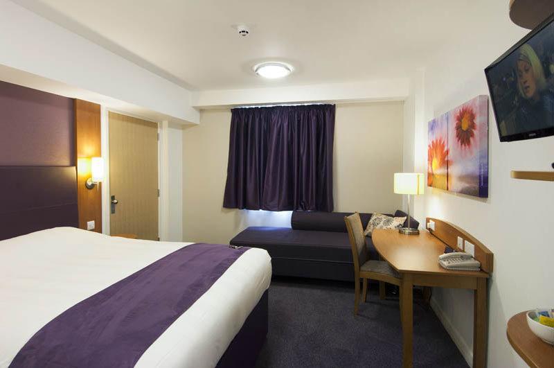 Premier Inn Huddersfield West Εξωτερικό φωτογραφία